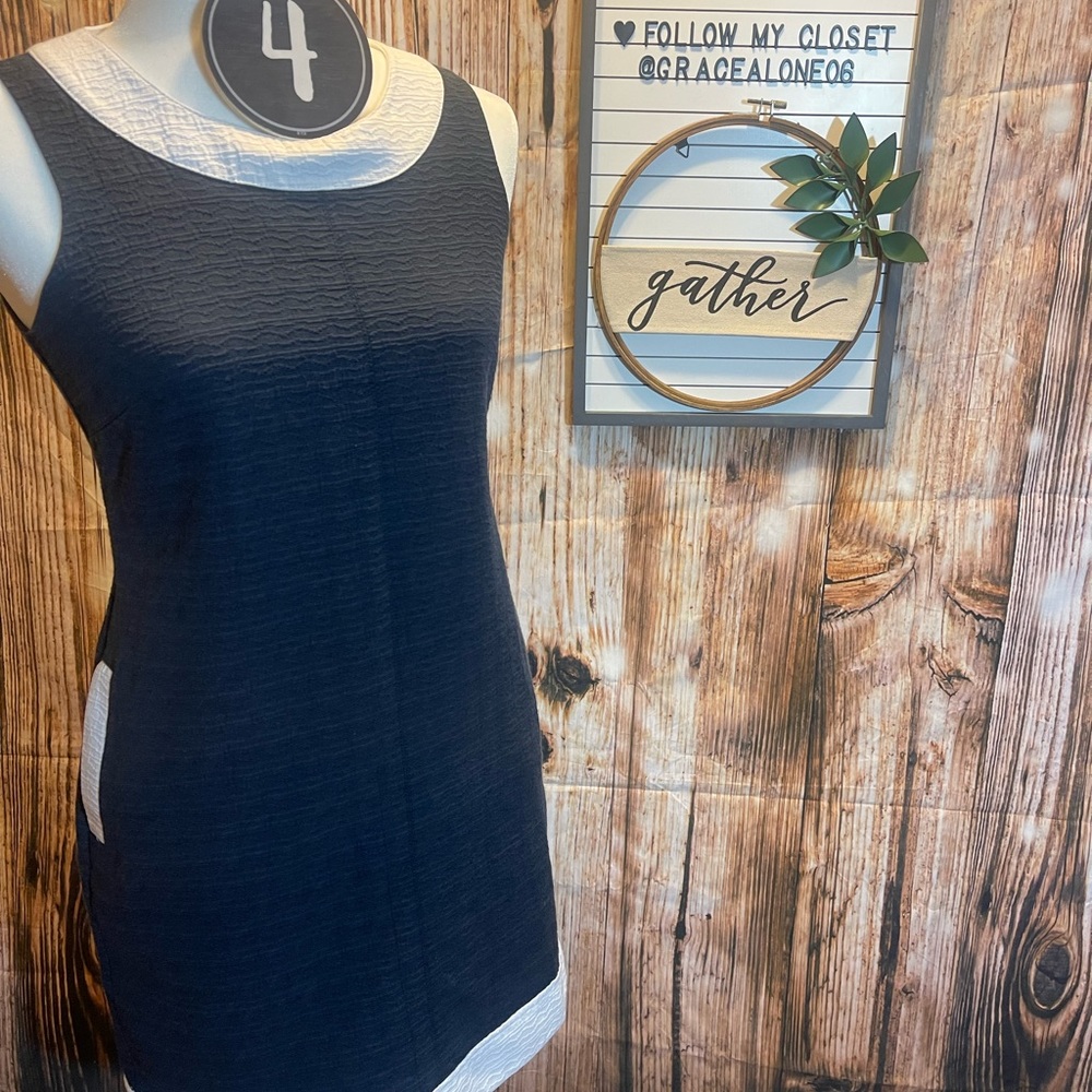 Vineyard Vines navy dress - Picture 3 of 11